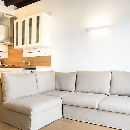 Easyhomes - Porta Venezia Oberdan شقة